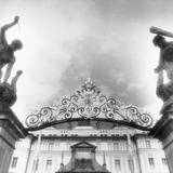 بوابات قلعة براغ المزخرفة، هرادكاني