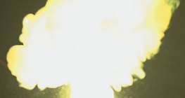 تفاعل الزنك مع مسحوق الكبريت (تفاعل ناشر للحرارة)