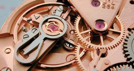 آلية ساعة تعمل بنابض