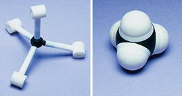 نموذج الكرة و العصا لجزئ الميتان