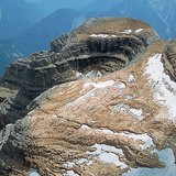 طبقات طيات صخرية