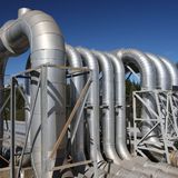 قوس في أنبوب يستخدم من أجل منع عملية التمدد الحراري.