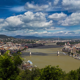 صورة لبودابست مع نهر الدانوب في الخلف