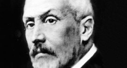 إيوتفوس (1848-1919)