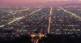 مشهد للوس أنجلوس مع مع مرصد غريفيث في المقدمة