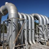 قوس في أنبوب يستخدم من أجل منع عملية التمدد الحراري.