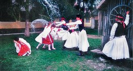 الرش في عيد الفصح (تقليد شعبي مجري)