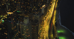 تشيكاغو ليلاً