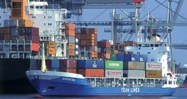 سفن في ميناء هامبورغ