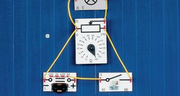 تعديل إضاءة لمبة باستخدام مقياس فرق الجهد