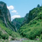 وادي على شكل حرف V