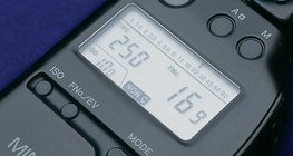 شاشة لإظهار بلورات السائل