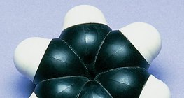 نموذج ملء الفراغ لجزئ البنزن