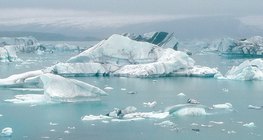 جبال جليدية وليدة في أيسلندا