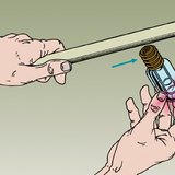 طاقة الحقل الكهربائي تنخفض عندما يومض المصباح