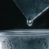 تكاثف بخار الماء على لوح بارد