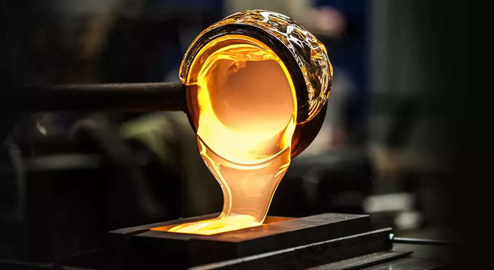 هل الزجاج سائل أم صلب؟