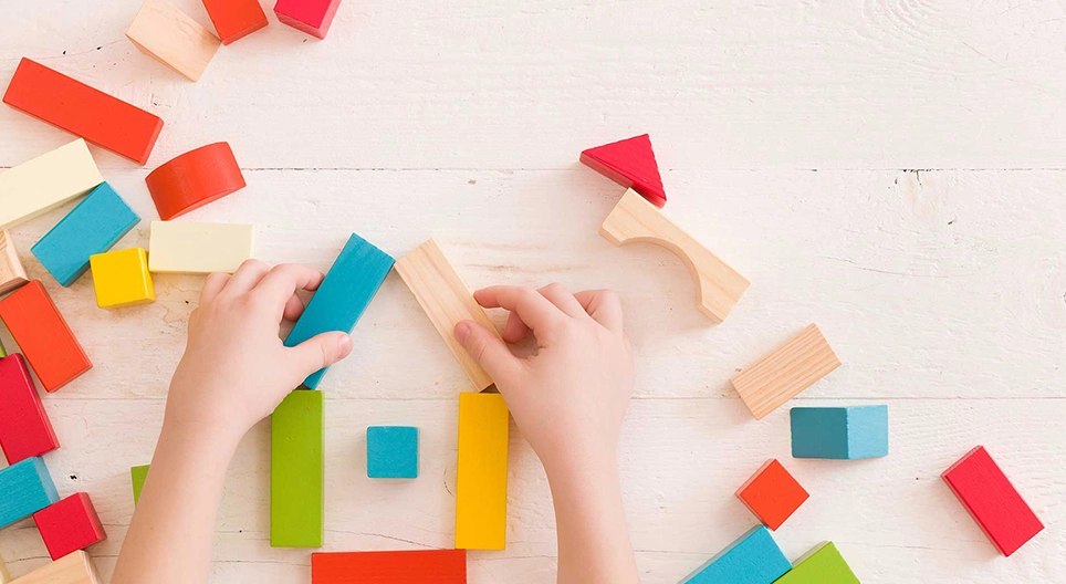 مغامرات هندسية III. - اللعب بالأشكال المستوية و المجسمة