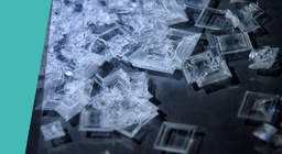 من عديم اللون إلى الأبيض