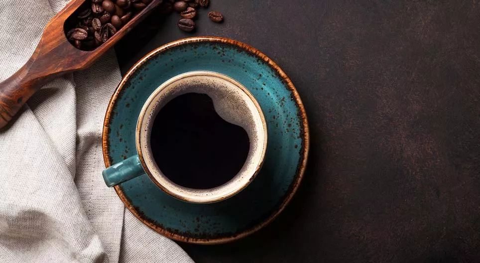 De ce beau oamenii cafea?